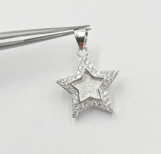 Star pendant necklace (chain included)