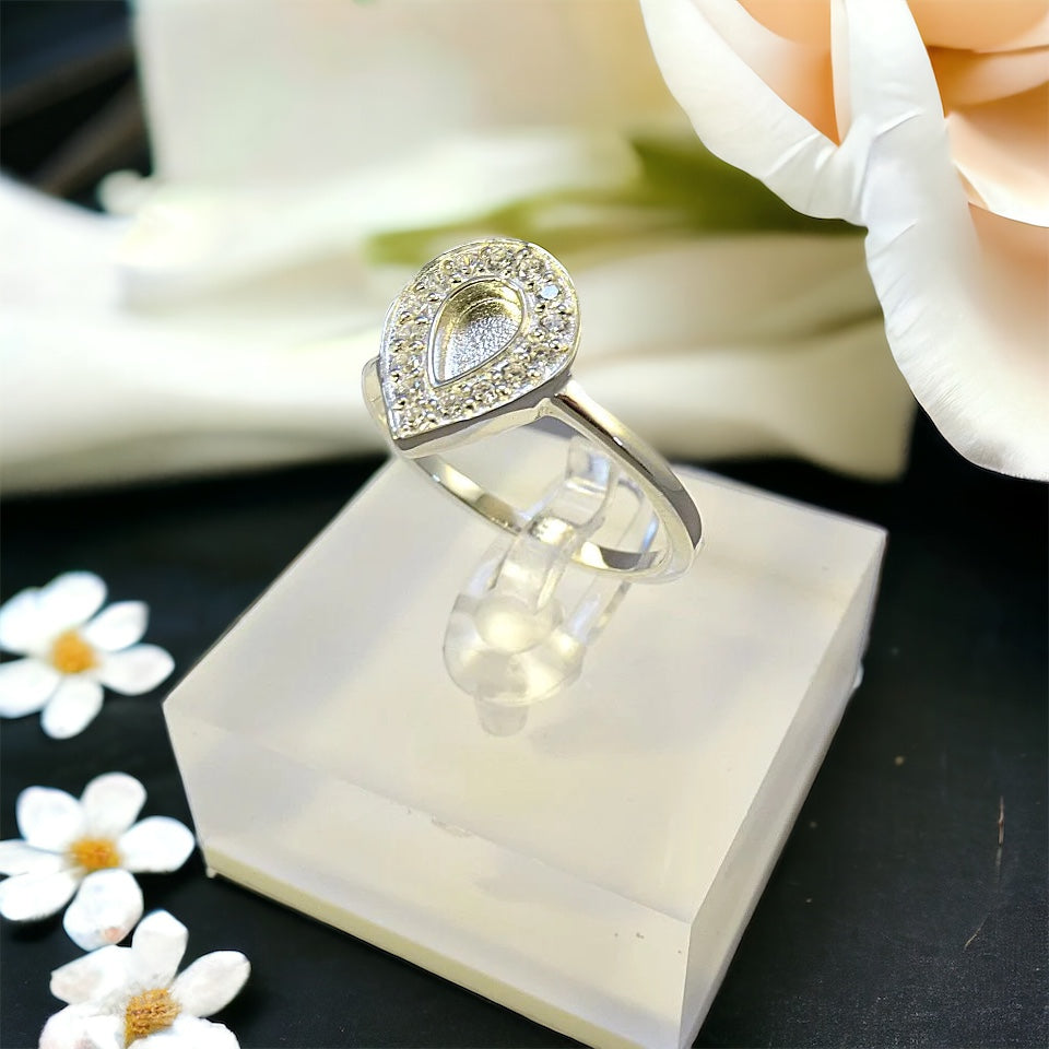 Teardrop cz ring